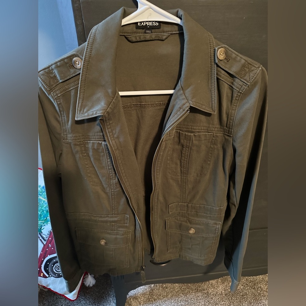 Army Green Jacket from Express. Size Small. Good condition!!